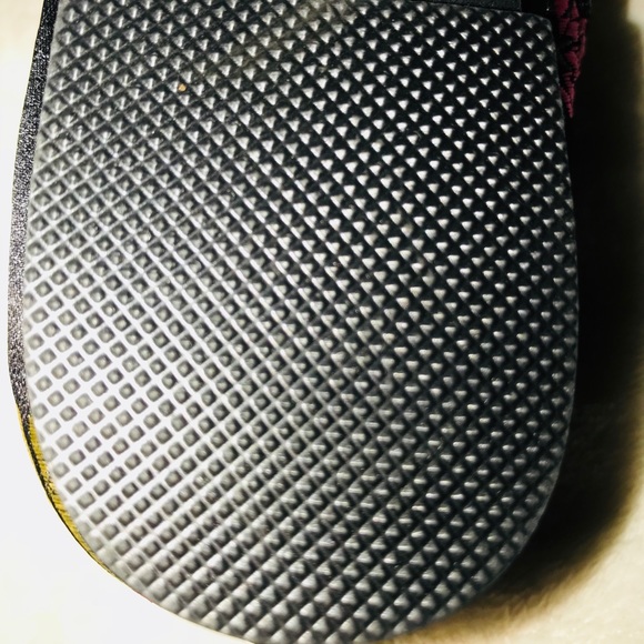 Brand New Blk embroidered pointy toe flats w/gold straps - Picture 6 of 8